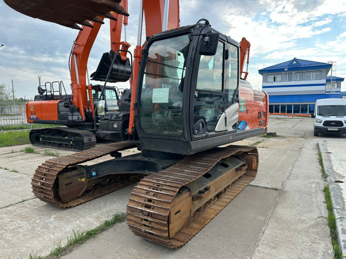 Б/у экскаватор гусеничный ZX200-5A