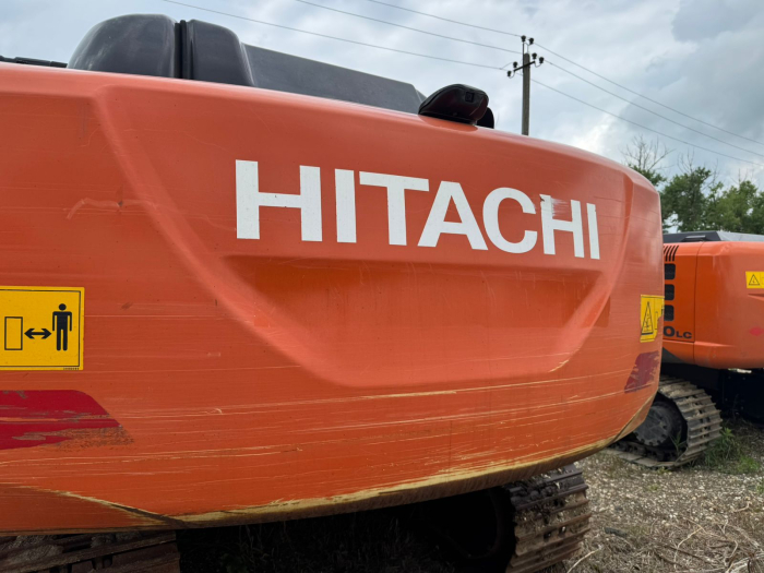 Б/у экскаватор гусеничный ZX200-5A