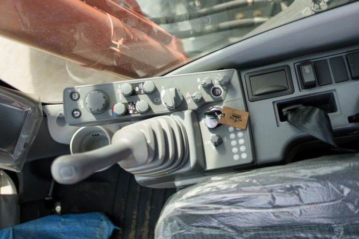 Экскаватор Hitachi ZX210-6A