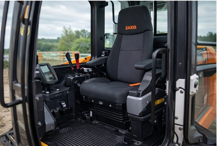 hitachi-zaxis-230-photo-3