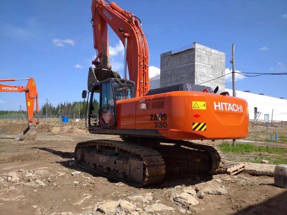 Конкурс механиков Хит Машинери: чьё фото с Hitachi победило?